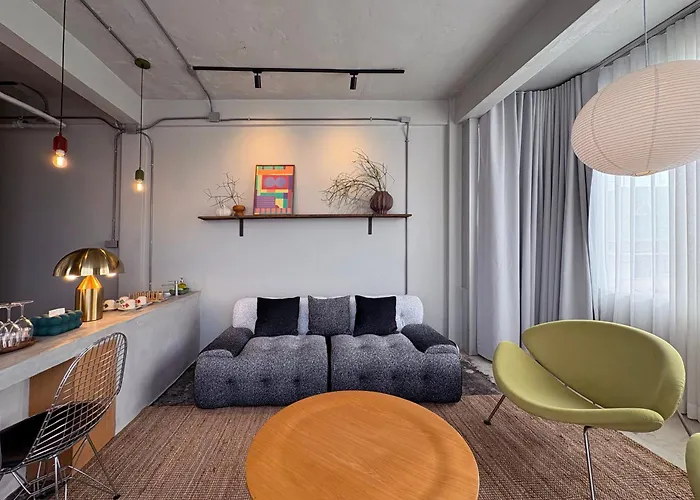 Citrus House Phra-arthit 公寓